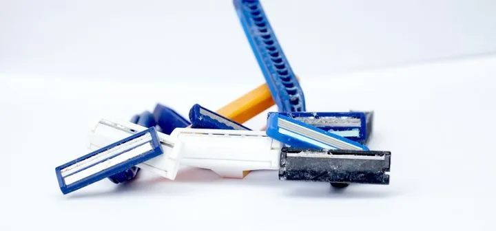 حذف تیغ یکبار مصرف
