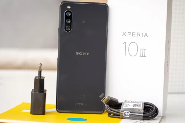 محتویات جعبه اکسپریا 10 مارک 3