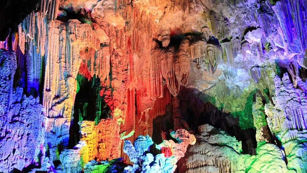 با 7 مکان عجیب و کاوش نشده زمین آشنا شوید Cave