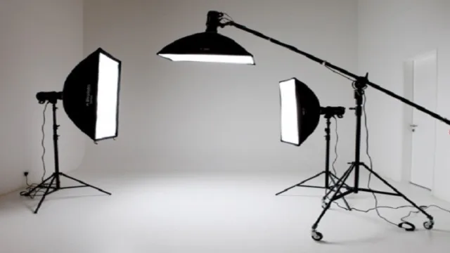9 دستگاه و ابزار ضروری در نورپردازی برای عکاسی از لباس ها