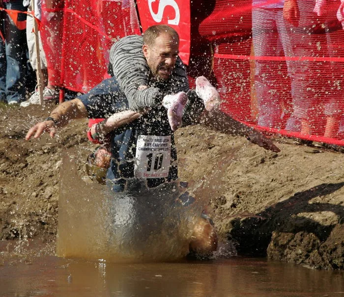 حمل همسر (wife carrying)