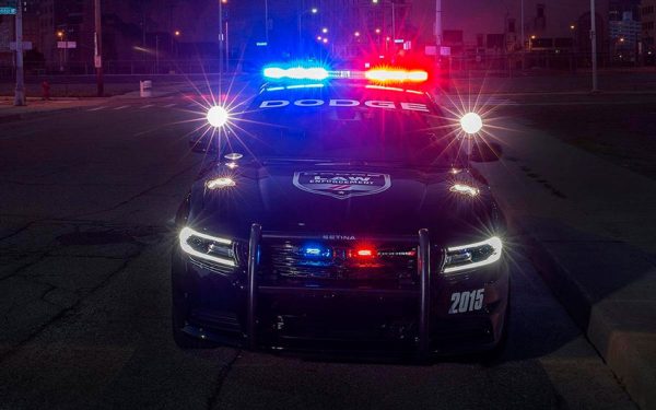 چرا چراغ چشمک زن ماشین های پلیس به رنگ قرمز و آبی است؟