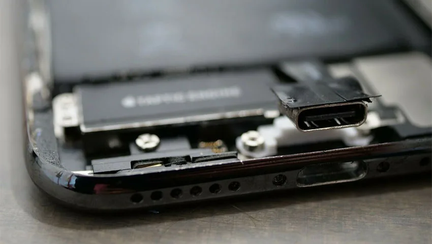 آیفون 10 با پورت USB-C