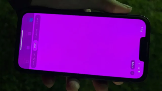 صورتی شدن صفحه نمایش آیفون 13