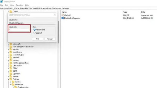غیرفعال کردن مایکروسافت دیفندر در ویندوز 11 از طریق ویرایشگر ریجستری 3