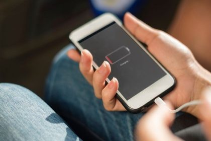 6 دلیلی که باعث می‌شوند باتری گوشی خیلی سریع خالی شود