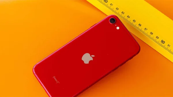 آیفون اس ای (2022)