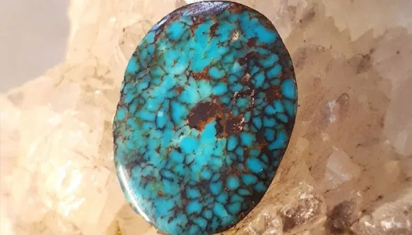 راهنمای انتخاب سنگ فیروزه مناسب با توجه به استایل شما