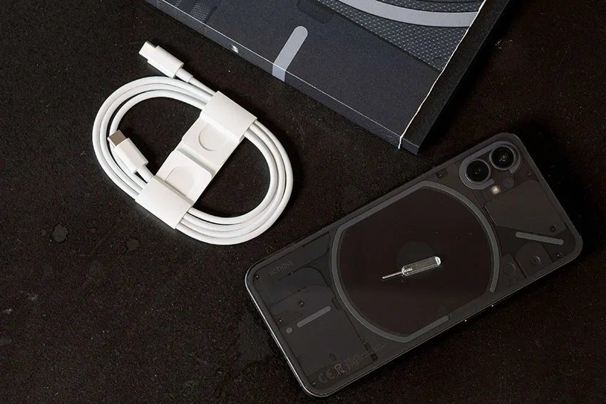 بررسی کوتاه Nothing phone (1)