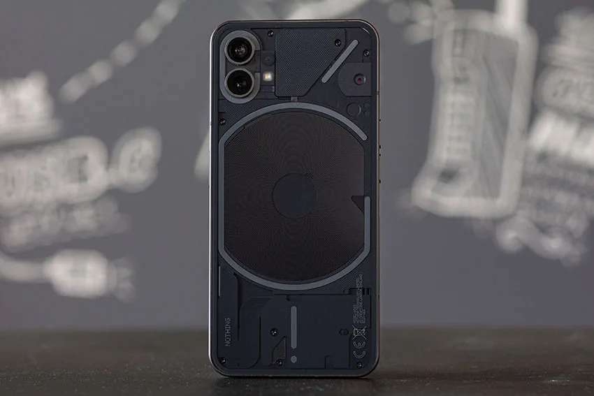 بررسی کوتاه Nothing phone (1)