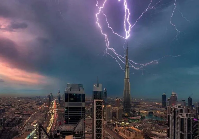 صاعقه گیر چیست و چه کاربردهایی دارد