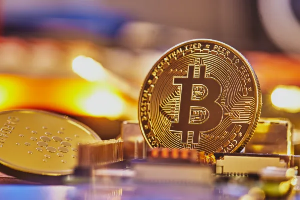 ارز دیجیتال (رمزارز یا Cryptocurrency) چیست؟ بررسی تاریخچه، معماری و نحوه معامله 