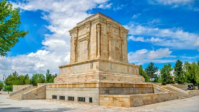 جاذبه های غیر مذهبی شهر زیبای مشهد
