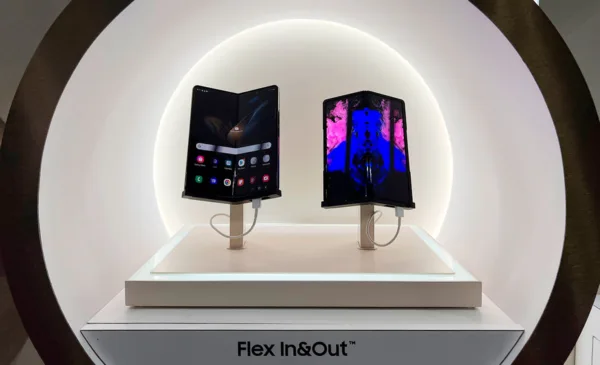 Flex In & Out OLED