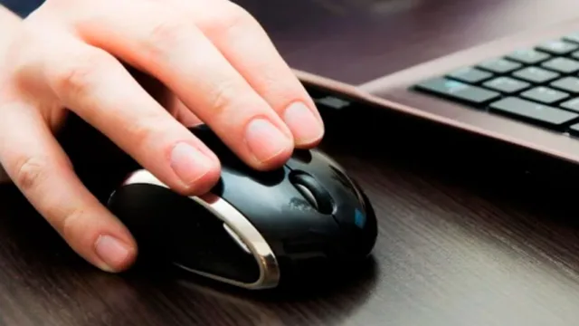حرکت خود به خودی نشانگر ماوس