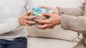 13 ایده کادو ولنتاین برای پسر (خاص و کاربردی)