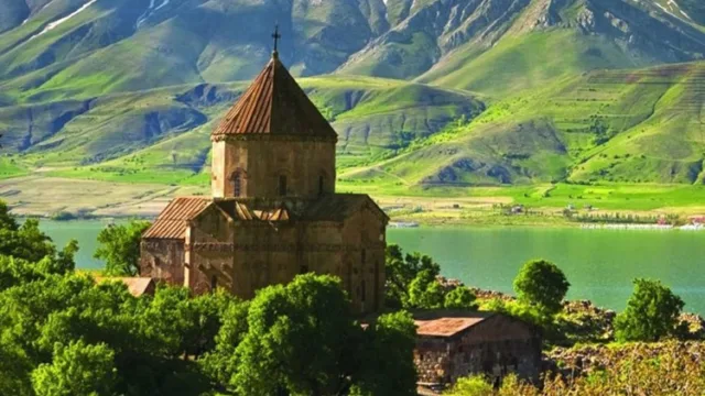 وان شهری گران یا ارزان برای ایرانی ها؟
