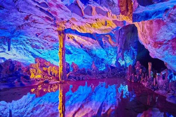 غار ژیانگ‌شویی (Reed Flute Cave)، چین