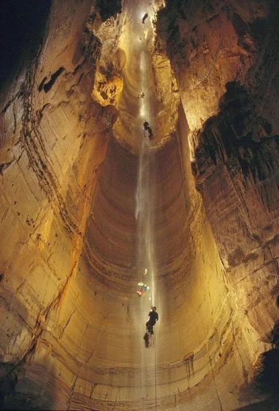 غار کروبرا (Krubera Cave)، گرجستان