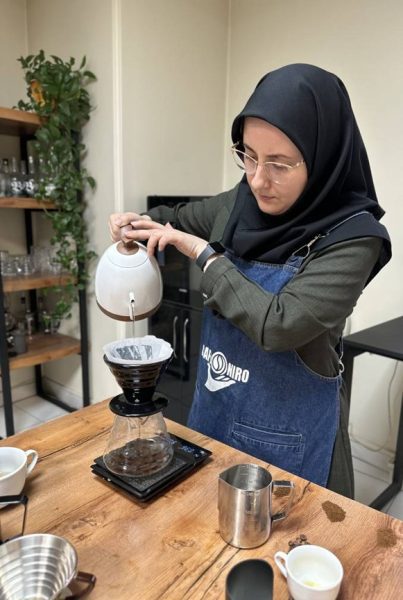 باریستا و کمک باریستا