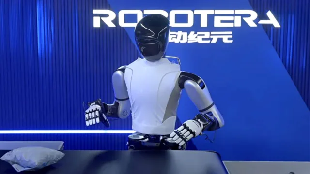 ربات انسان نمای ROBOTERA L7