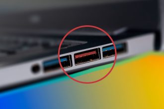 پورت USB قرمز