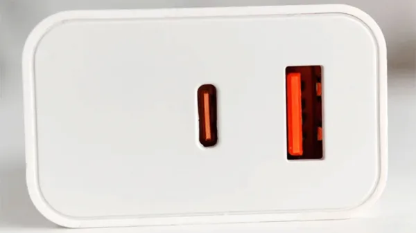 حفره های مربعی سوکت USB