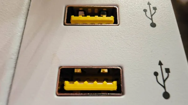 پورت USB زرد