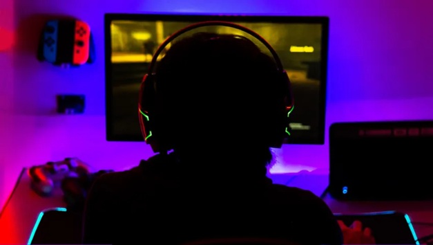 تصویر خرید لپ تاپ گیمینگ با نور RGB