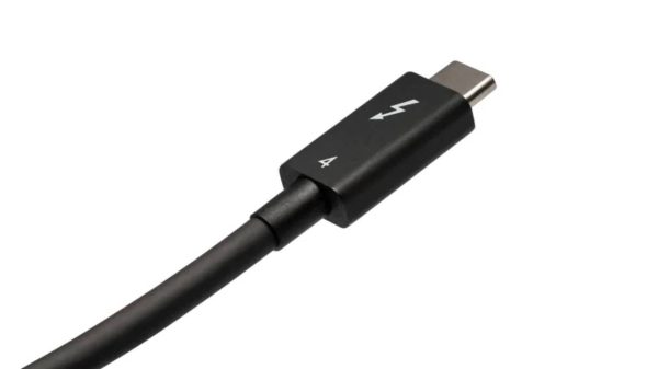 معنای علامت رعد و برق روی پورت USB