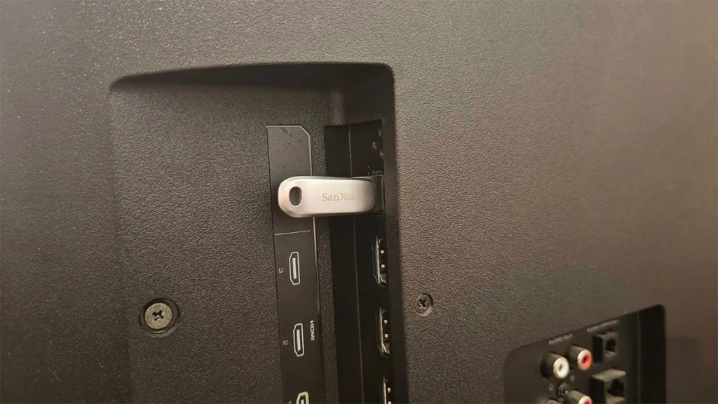 8 وسیله ممنوع پورت USB تلویزیون هوشمند