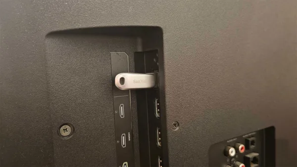 8 وسیله ممنوع پورت USB تلویزیون هوشمند