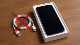 حذف کابل USB از جعبه گوشی های هوشمند