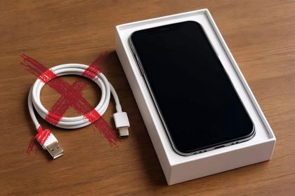 حذف کابل USB از جعبه گوشی های هوشمند