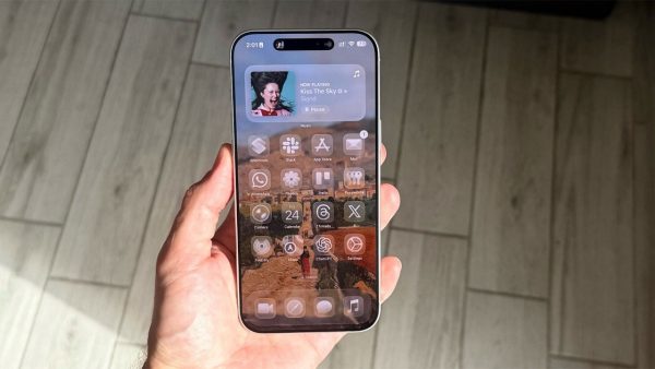 آپدیت iOS 26.1 مشکل محدودیت آپلود پسزمینه گوگل فوتوز در آیفون را حل میکند گوگل فوتوز در آیفون