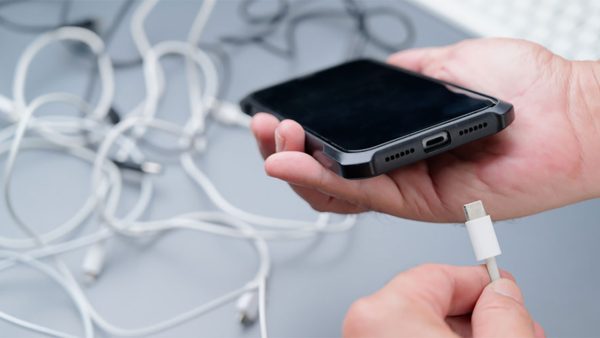 حداکثر طول کابل USB چقدر میتواند باشد؟ راهنمای کامل برای جلوگیری از افت سرعت و کارایی طول کابل USB