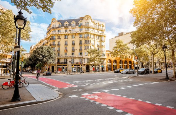 دیجیتال نومد یا تمکن مالی؛ مقایسه دو مسیر مهاجرتی محبوب به اسپانیا 