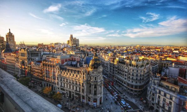 دیجیتال نومد یا تمکن مالی؛ مقایسه دو مسیر مهاجرتی محبوب به اسپانیا 