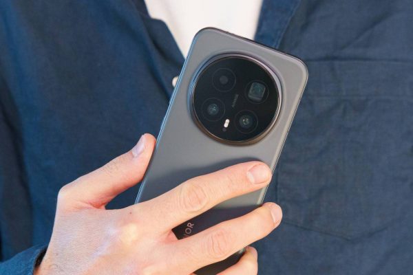 گوشی آنر مجیک 8 پرو با دوربین 200 مگاپیکسلی رسماً وارد خاورمیانه شد آنر مجیک 8 پرو