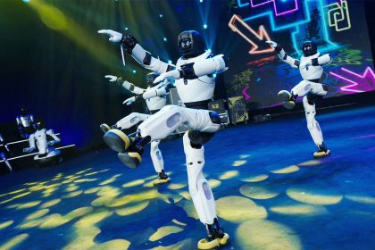 اولین اجرای زنده ربات‌های انسان‌نمای AGIBOT