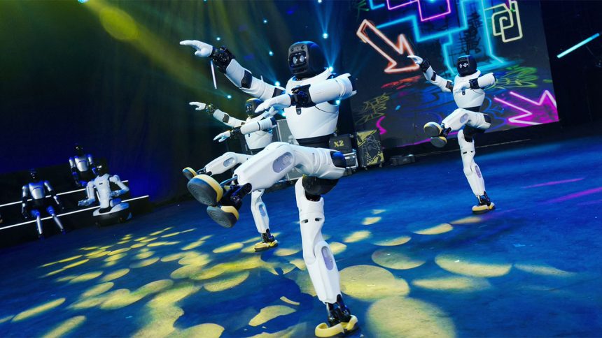 اولین اجرای زنده ربات‌های انسان‌نمای AGIBOT