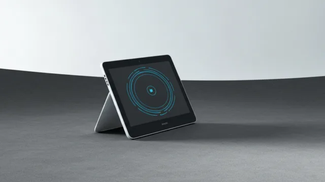 نمای گرافیکی تراشه اسنپدراگون ۸ الیت با طراحی مدرن و نمادهای هوش مصنوعی روی پس‌زمینه تکنولوژیک