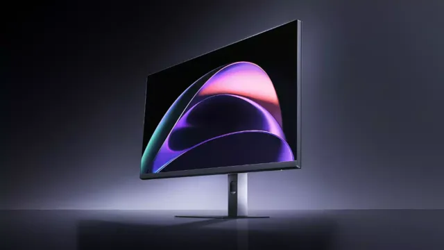 نمای روبرو از مانیتور ۲۷ اینچی ردمی A27U با حاشیه‌های باریک و نمایشگر 4K روشن روی میز کار